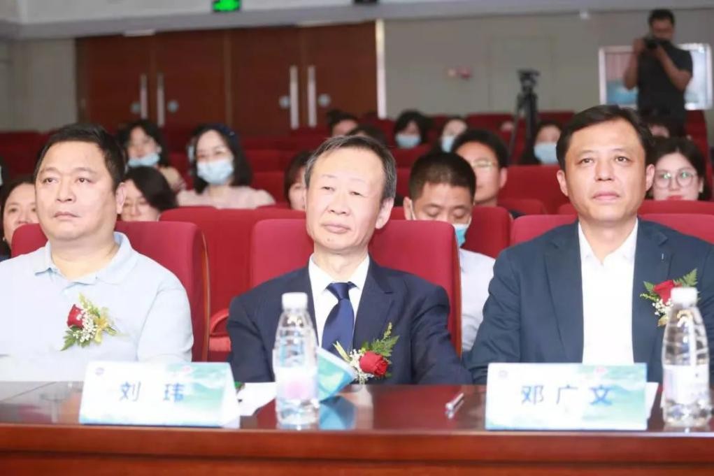 “乔洛施无敏爱心公益行动”正式启动向“口罩肌”宣战