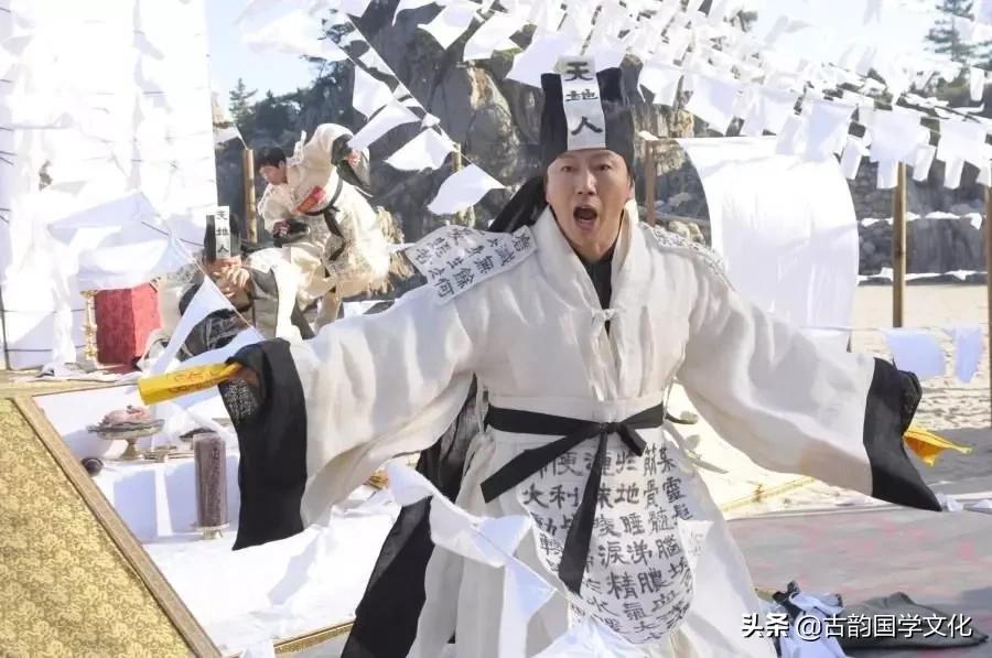 为什么会把易经列入公务员考试,易经被纳入国考的新闻视频