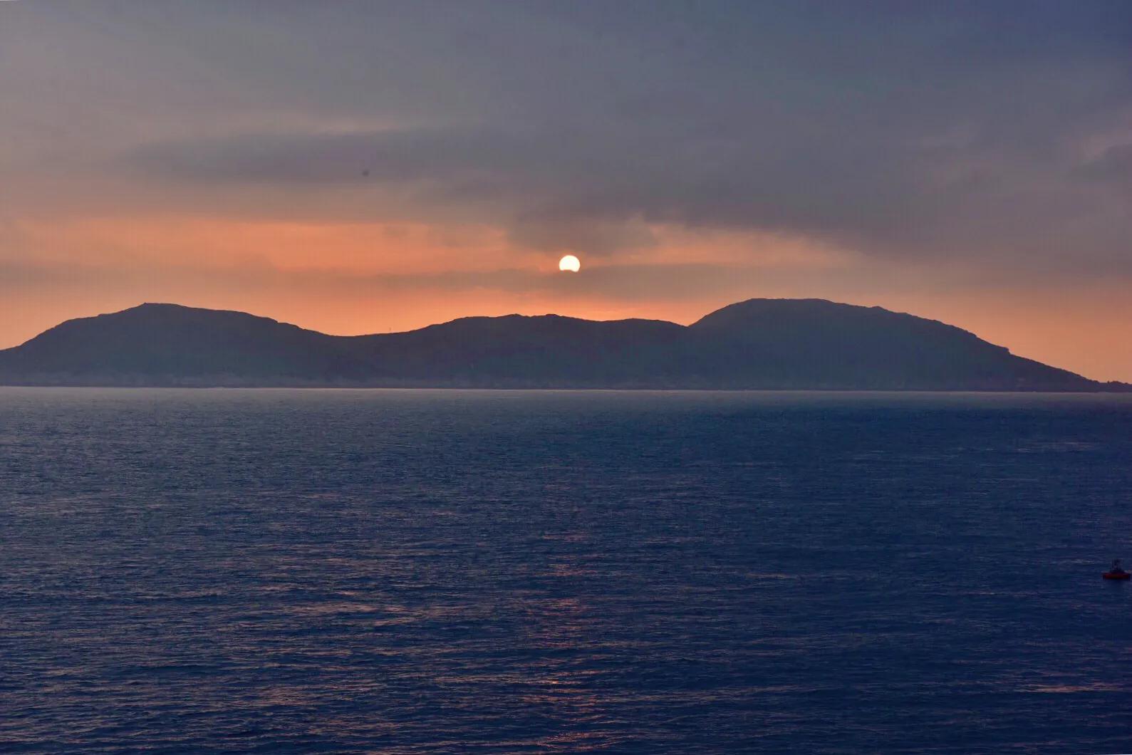 鍙版咕鍨︿竵娴峰矝,鍜屽彴婀惧灕涓佺浉浼肩殑娴峰矝