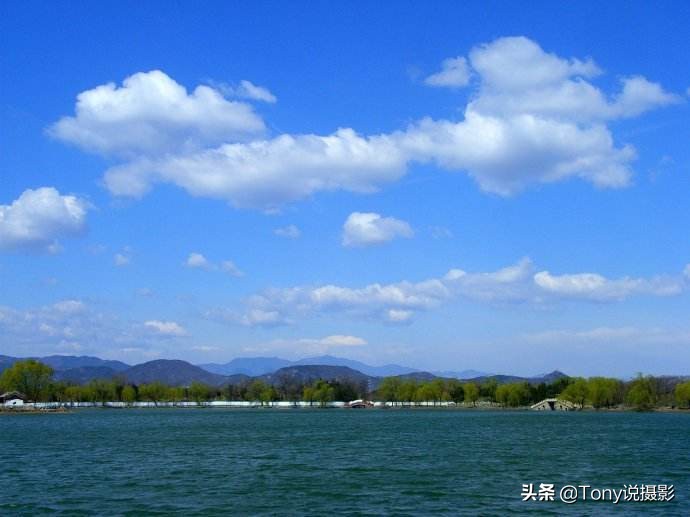 为什么拍出来的天空那么蓝,为什么拍出来的天空是白色的