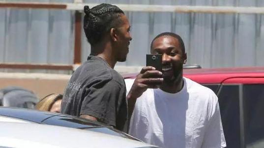 nba整蛊人集锦,nba整蛊新秀库里