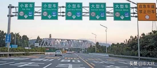 高速上黄色数字和红色数字啥意思,高速出口后面跟的数字是什么意思