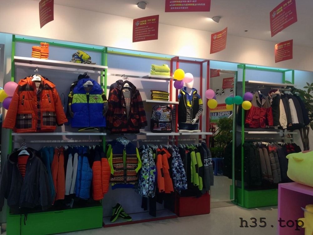 最新童装店双门头装修效果图,童装店怎么装修才有顾客