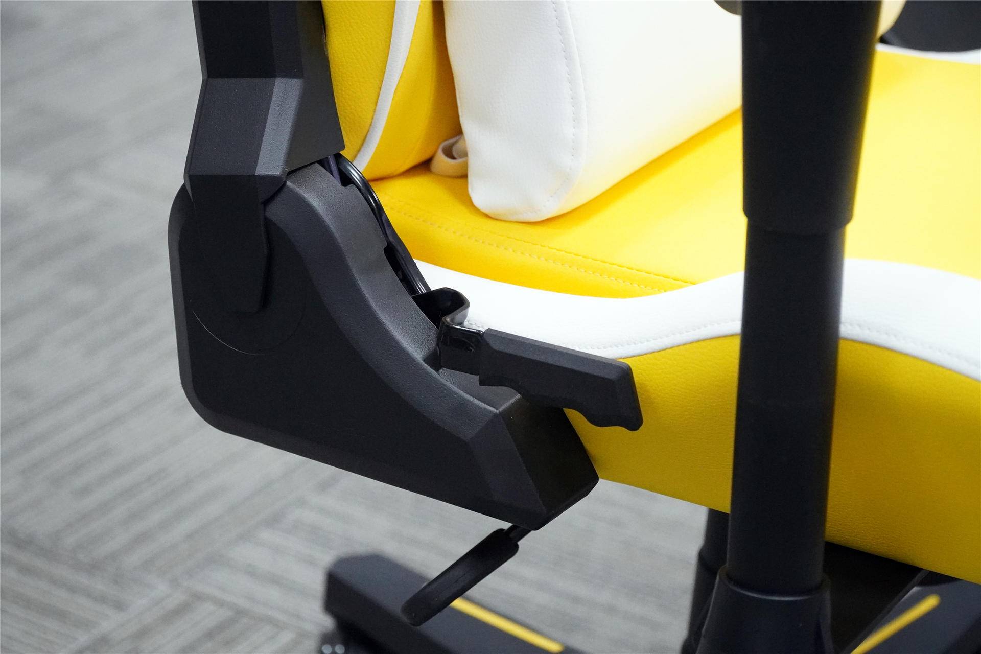 傲风宝可梦联名椅,测评傲风电竞椅