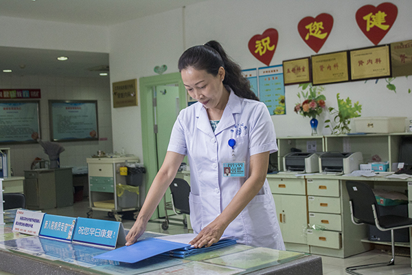 小孩走路说腿疼脊柱肿瘤,儿童夜里腿疼拍片能查出骨肿瘤吗