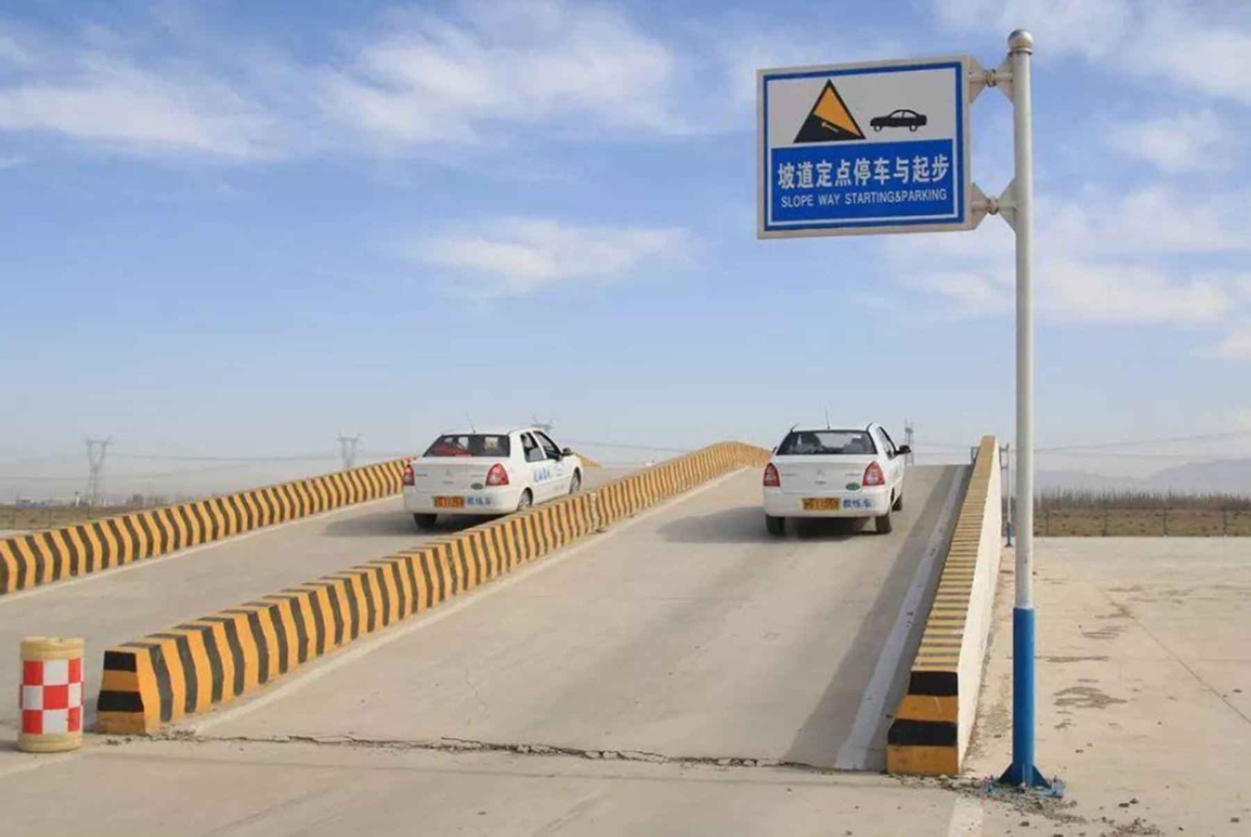 前车出现故障不动时,后车压线变道会扣分吗?交警:再说最后一遍