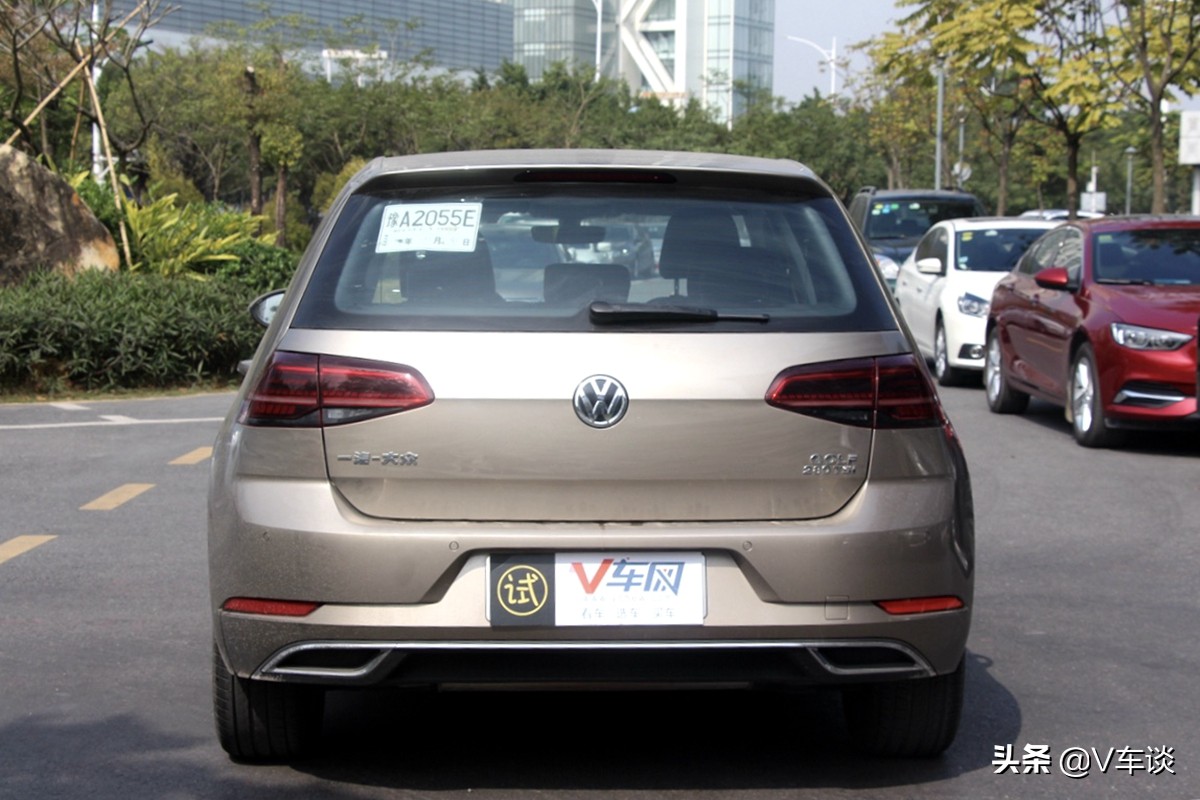 大众高尔夫2021款280TSIDSGR-Line空间,运动感十足全新大众高尔夫实车