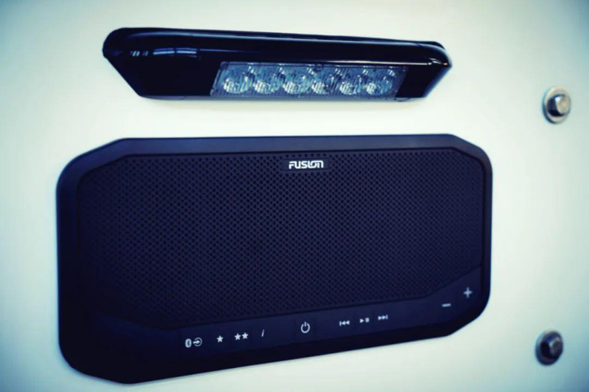 新款国六麦卡单排越野房车,定制四驱越野全地形b型长轴房车