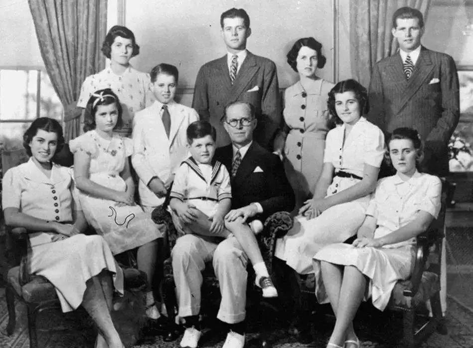 电击、开颅、切脑，为了治病精神病患者受过多少罪