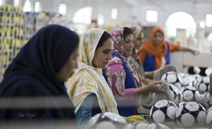 欧洲杯荷英半决赛明日开战,今天欧洲杯足球赛程表