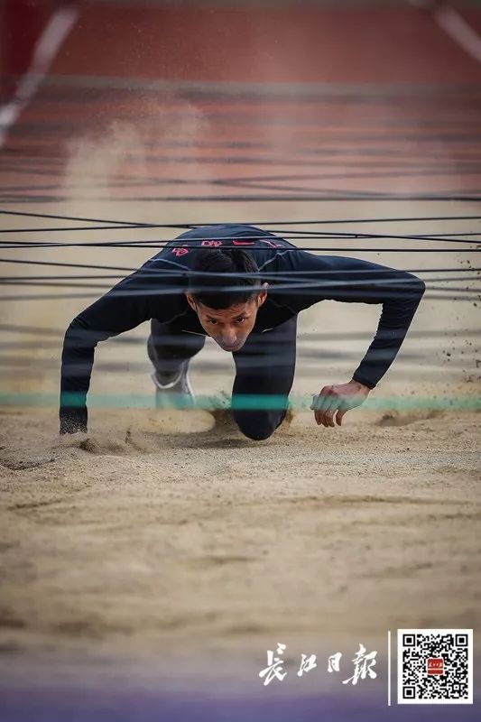 像*弹子**一样快!卡车司机重返军营打破世界纪录,这个中国男人火了