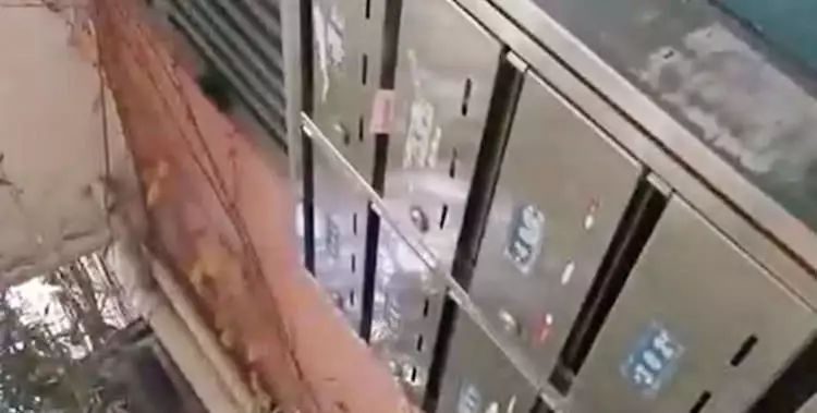 厨房满是油渍的视频,厨房全是油污