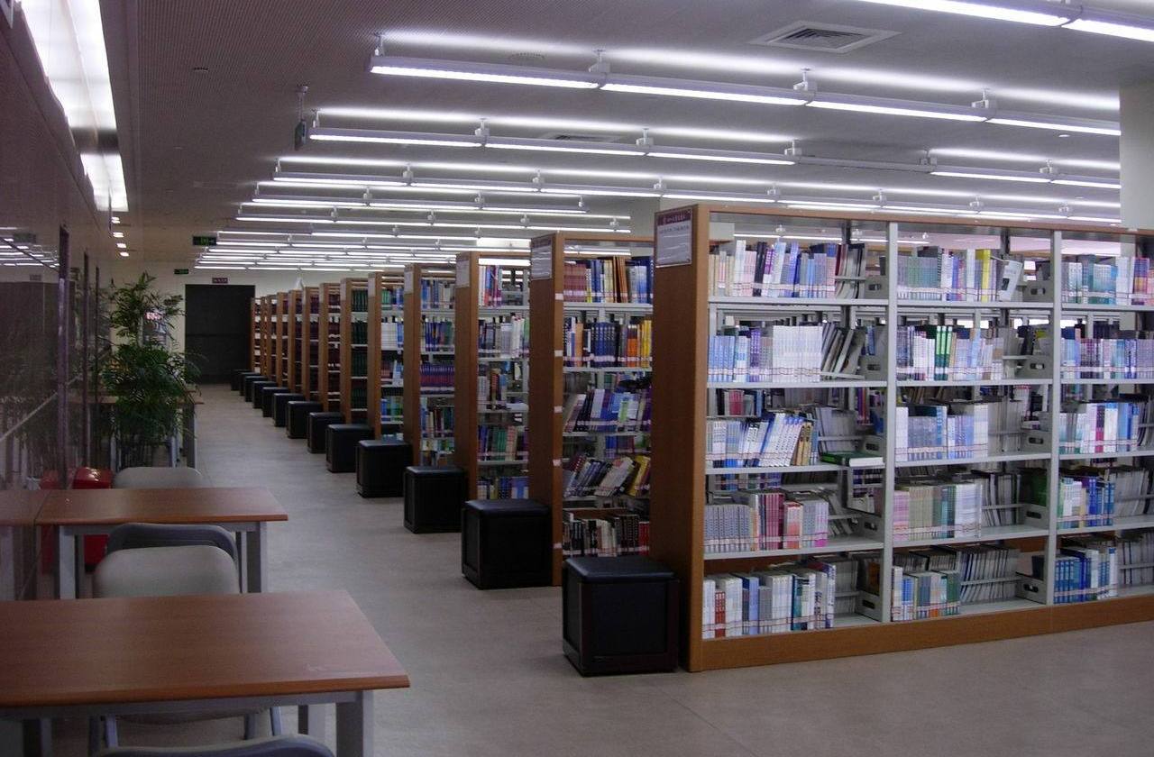 心态有点“崩”！大一才开学，宿舍环境“很差”，怎么办？