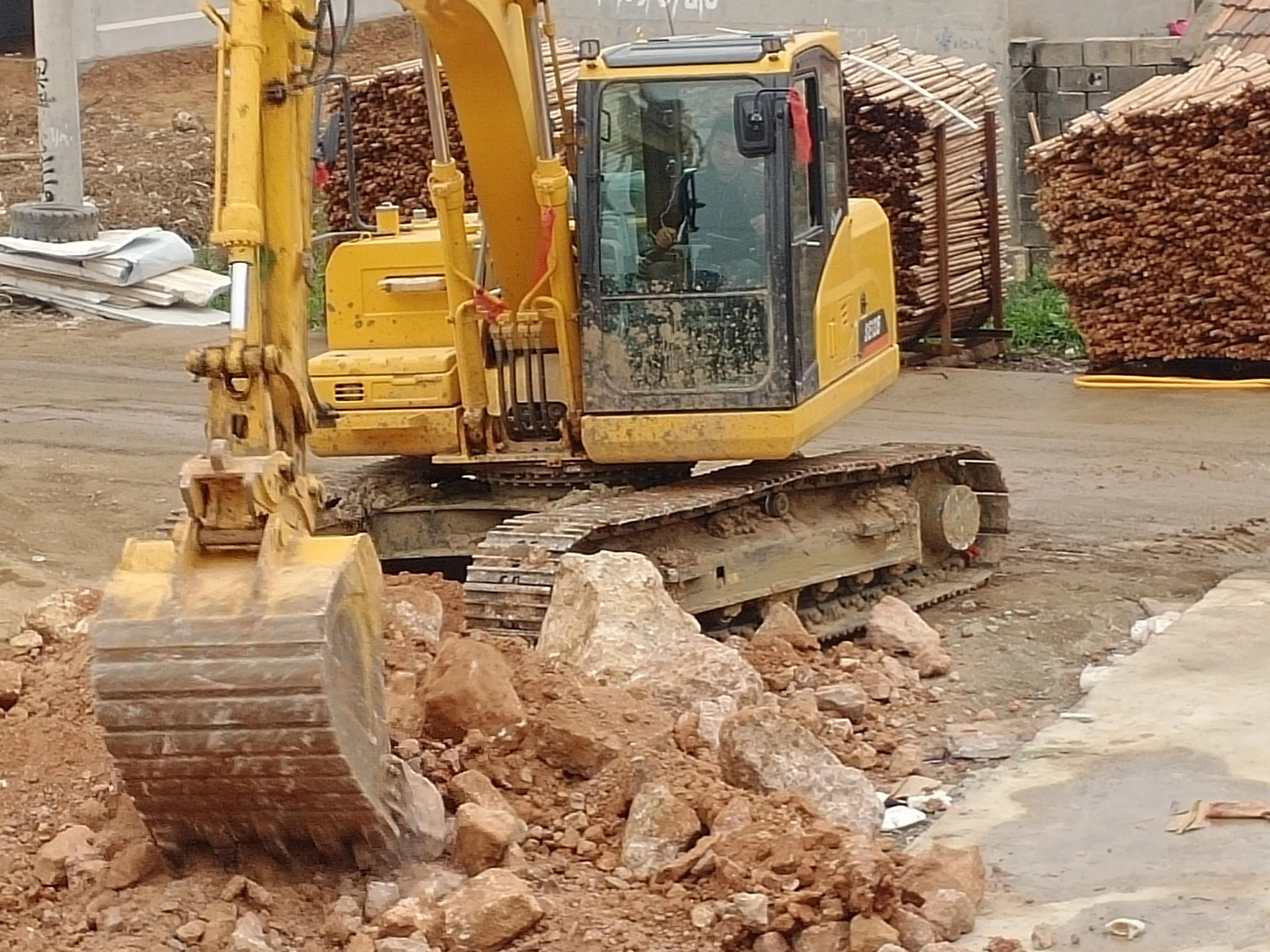 农村投资一台小型挖掘机怎么样,农村小型挖掘机市场前景