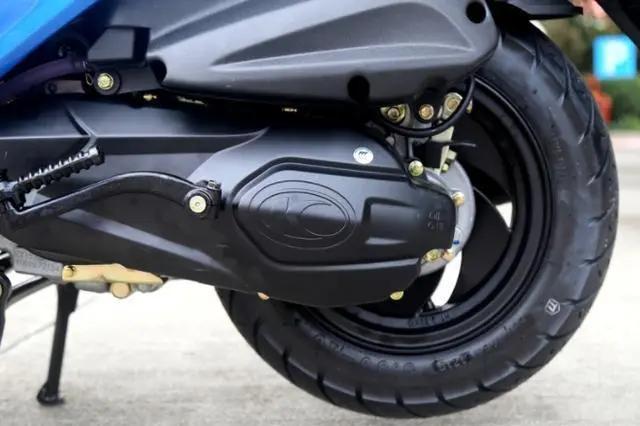 8280元的实用踏板摩托车，造型激进，配5升油箱、VCBS制动