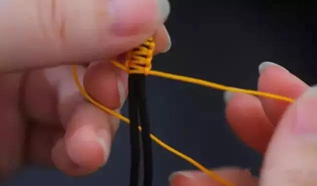 手编绳吊坠怎么打结,四股手编绳打结收尾