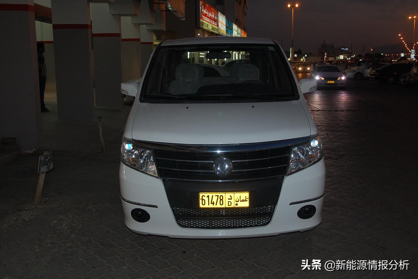 闃挎浖鏃ヨ鍗椾含,闃挎浖琛楀ご闅忔媿