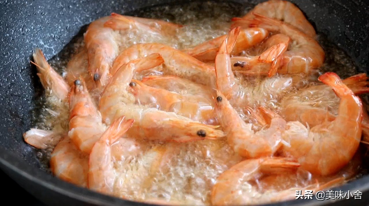 麻辣干锅虾比白灼好吃太多了,做麻辣干锅虾用火锅底料怎么做