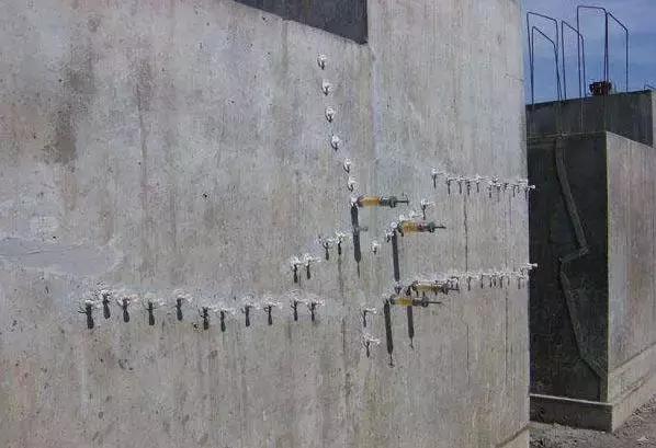 建筑物混凝土裂缝怎么处理,混凝土建筑裂缝修补方法