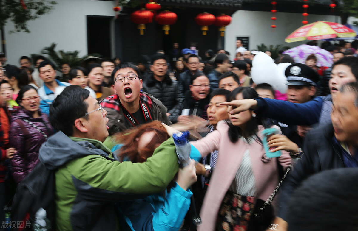 被人打了千万别还手学会正当防卫,被殴打时可不可以还手不触犯法律