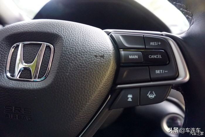 十代雅阁混动版与英诗派太空银,十代雅阁太空银还是白色好看