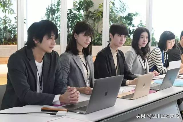 是选择体面工作还是工资高的工作,年薪500万和月薪2500生活区别