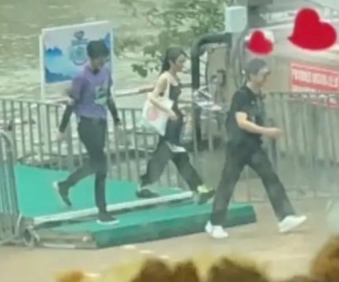 黄晓明赵丽颖刘宇宁同框,黄晓明赵丽颖刘宇宁出场