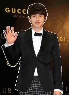 李栋旭穿绿色卫衣,李栋旭不老容颜