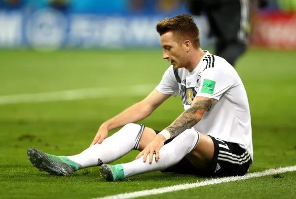 比“飞龙骑脸”更烈的毒奶,是这款游戏的封面魔咒