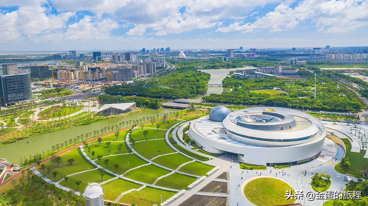 上海滴水湖湖底图片,上海人工滴水湖