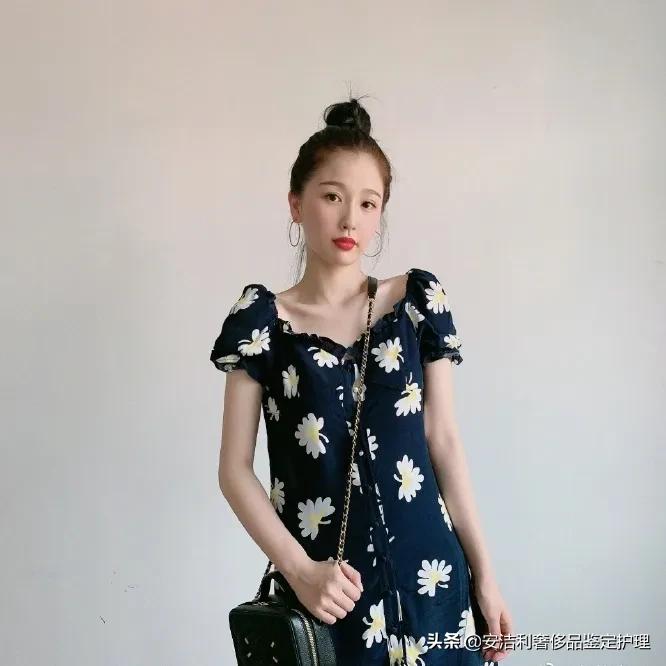 元气少女虞书欣,虞书欣日常百搭斜挎包