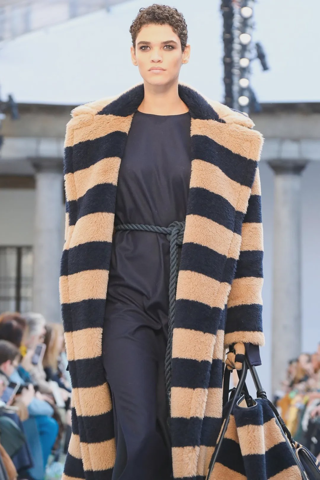 时装周卖衣服,米兰时装周爆火