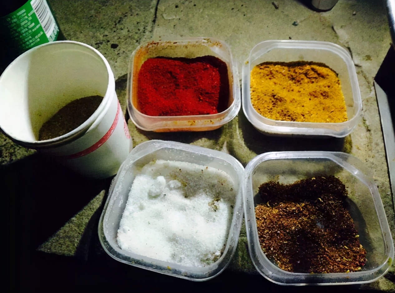 烧烤摊怎样做出外酥里嫩的烤肉,烧烤摊不营业老板自己吃