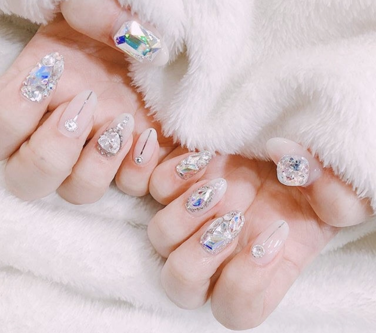 美甲夏日显白气质清冷,夏日仙气美甲适合指甲往里面长的