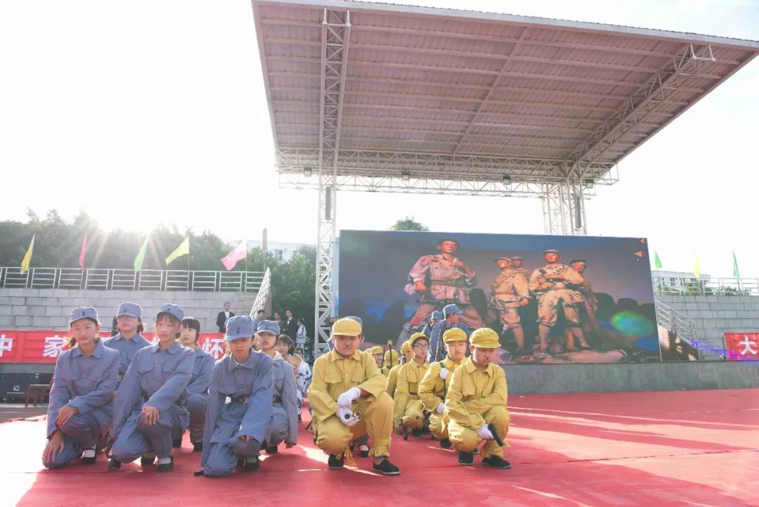 机器人在技能大赛上尬舞,机器人魔性斗舞