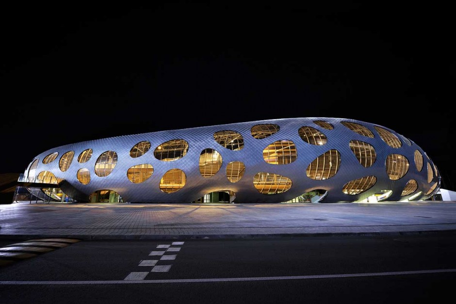 OFISArchitects作品：鲍里索夫足球场