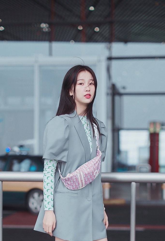 乃万惊艳的照片,乃万现身机场视频