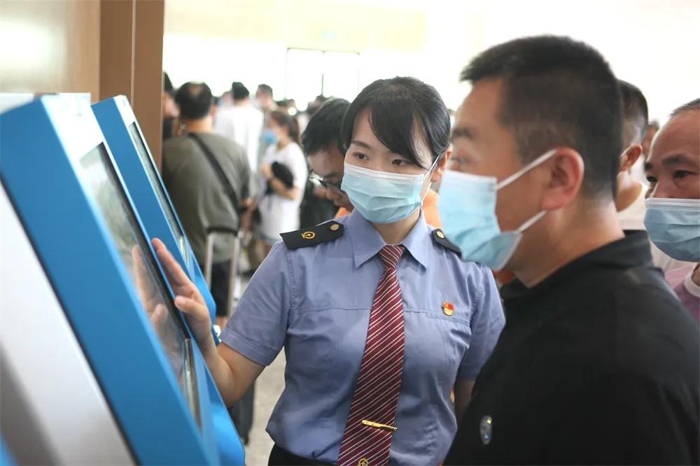 新时代铁路榜样王久军,火车头奖章获得者李聪