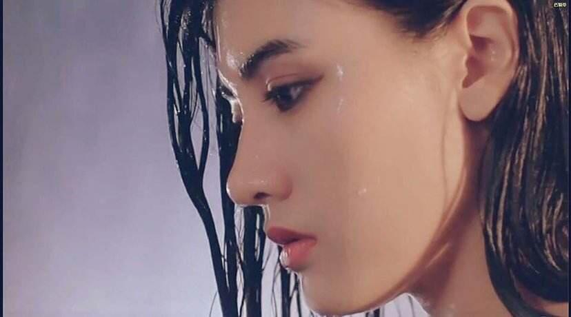 迪丽热巴的鼻子是天生的还是整的,迪丽热巴的鼻子怎么弄