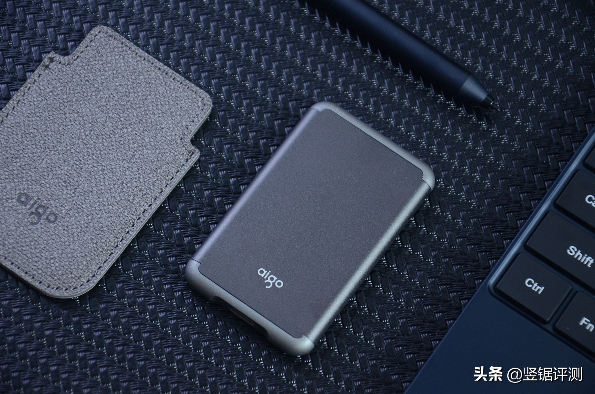 爱国者aigo2tbssd固态硬盘,aigo爱国者s7pro移动固态硬盘