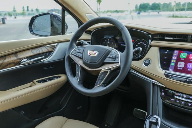 试驾凯迪拉克xt5轻混版,凯迪拉克xt548v轻混和纯油测试