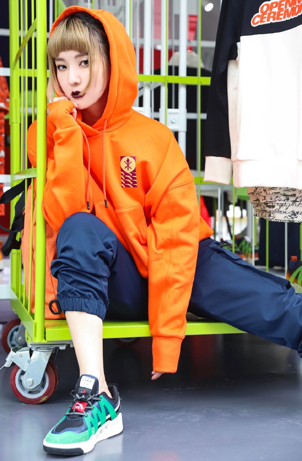 球鞋安踏推荐强度高,安踏龙珠超联名dragonball黑悟空