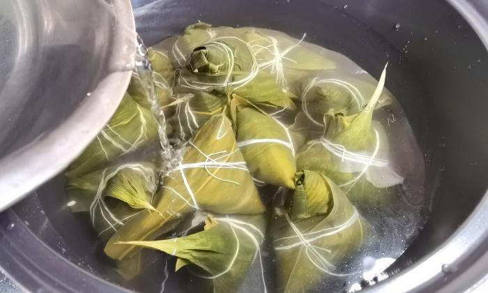 煮粽子用锅的正确做法,怎么煮粽子煮几分钟