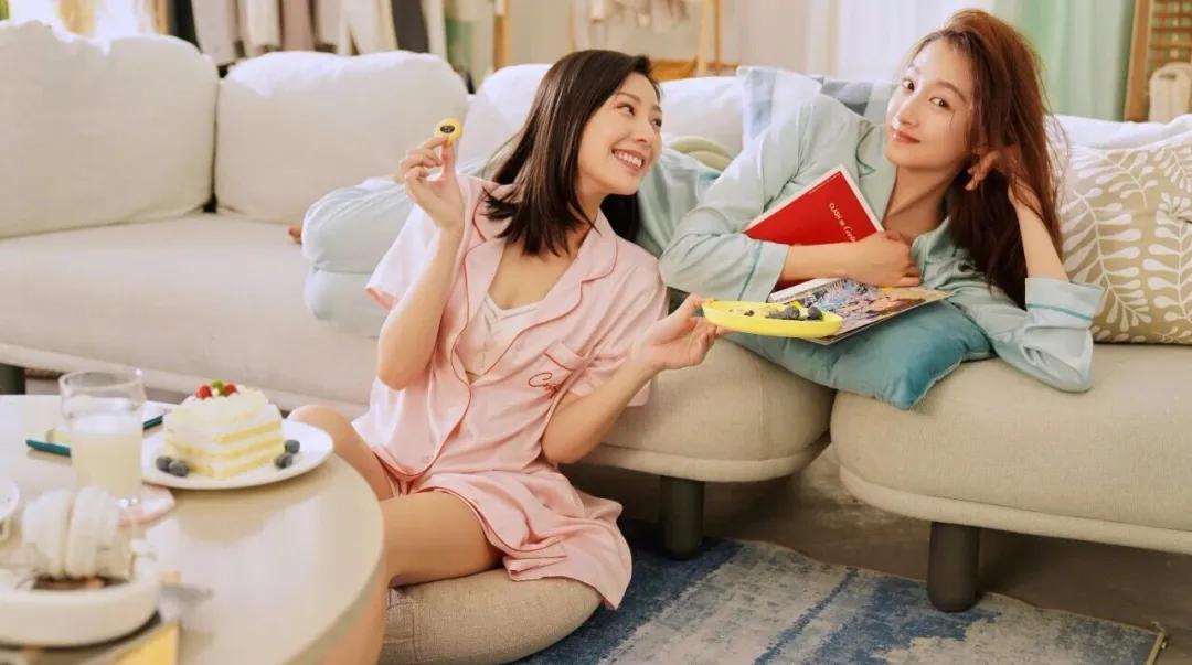 COS换logo引争议;北京SKP回应被投诉卖假货