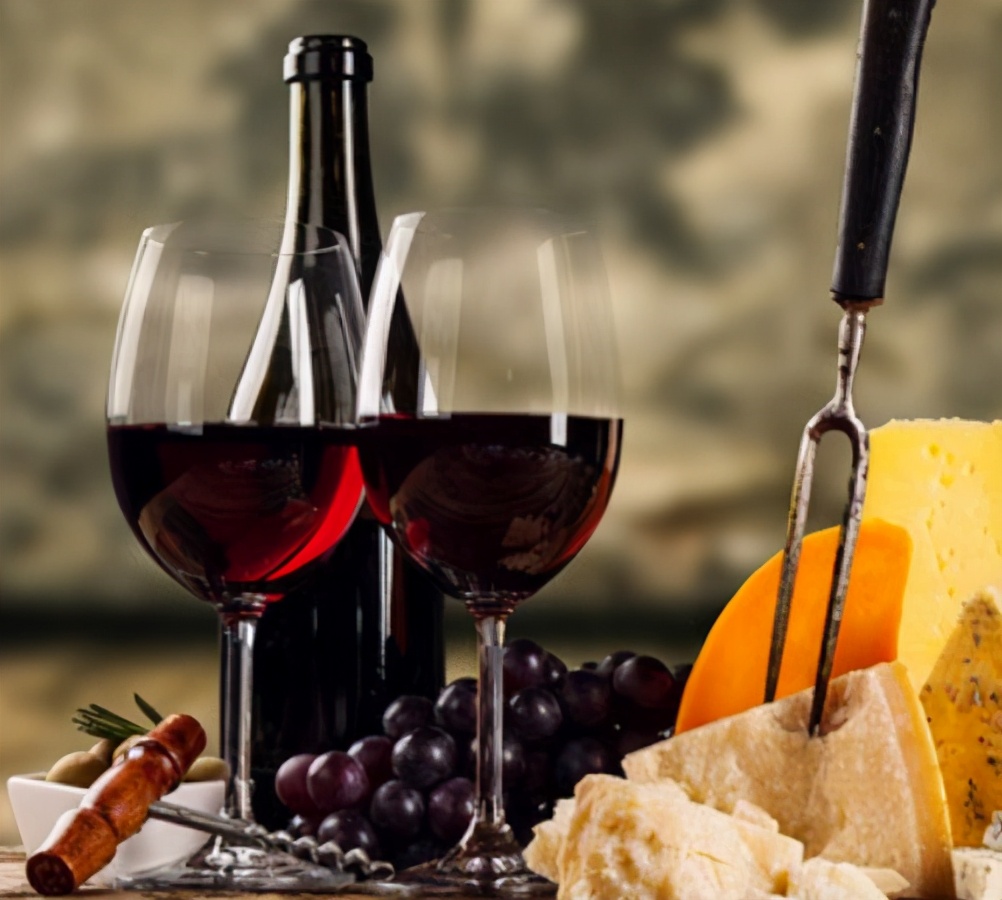 买红酒为什么要看瓶底,买红酒用什么方法才能看出是正品