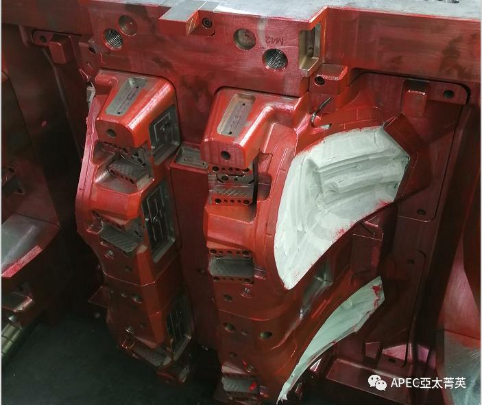 江苏智能化车灯注塑模具制造厂家,车灯双色注塑模具