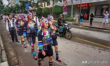 欢乐的泼水节鸟语花香,泼水节溢出的欢乐