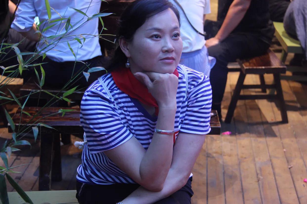 超龄儿童戴红领巾图片,戴红领巾的小朋友六一儿童节