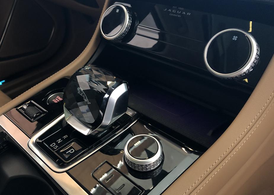 谁说捷豹不如BBA？试驾新款捷豹XFL：隔音夸张，底盘质感棒