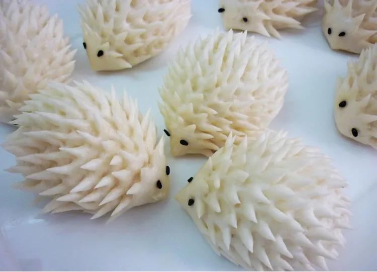 刺猬除了刺猬粮啥也不吃,刺猬爬枣树